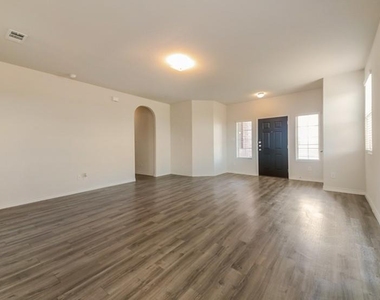 1305 Mallard Cove - Photo Thumbnail 4