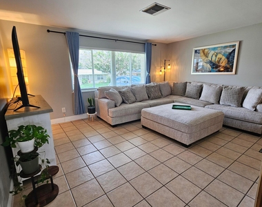 1590 Ne 23rd Terrace - Photo Thumbnail 10