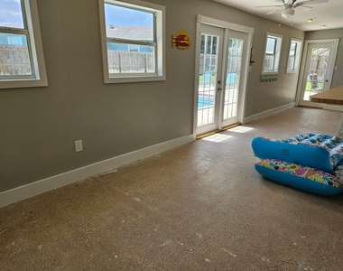 1590 Ne 23rd Terrace - Photo Thumbnail 30