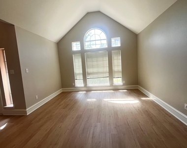 3113 Buena Vista Drive - Photo Thumbnail 2