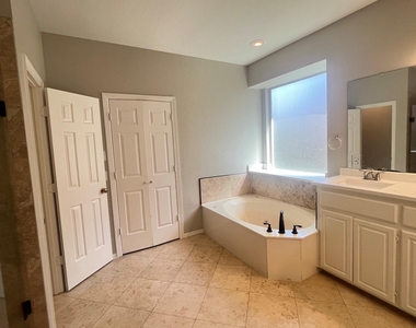 3113 Buena Vista Drive - Photo Thumbnail 8