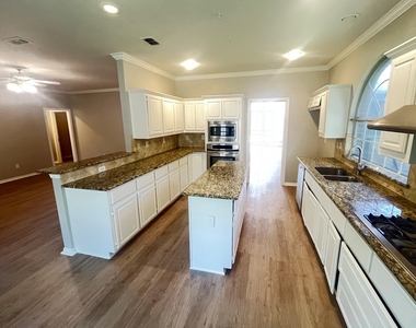 3113 Buena Vista Drive - Photo Thumbnail 5