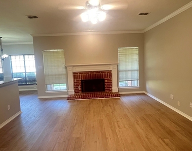 3113 Buena Vista Drive - Photo Thumbnail 3