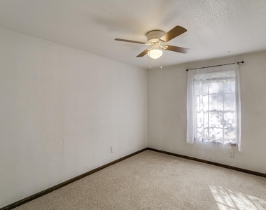 1802 Whispering Oaks Street - Photo Thumbnail 7