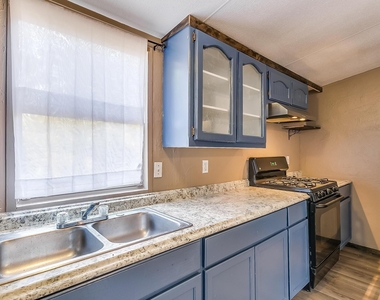 1802 Whispering Oaks Street - Photo Thumbnail 15