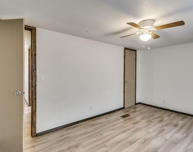 1802 Whispering Oaks Street - Photo Thumbnail 3