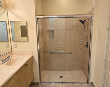 204 Mariner Bay Boulevard - Photo Thumbnail 6