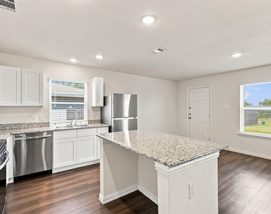 413 E Hull Street - Photo Thumbnail 5