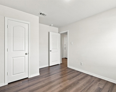 413 E Hull Street - Photo Thumbnail 13