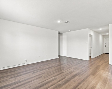413 E Hull Street - Photo Thumbnail 10