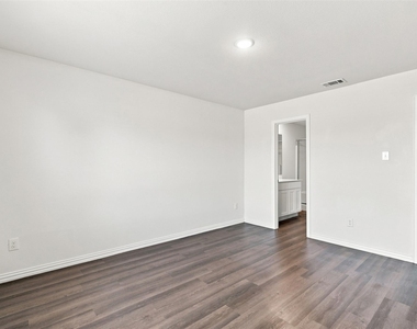 413 E Hull Street - Photo Thumbnail 15