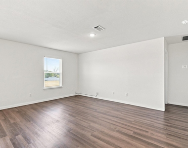 413 E Hull Street - Photo Thumbnail 18