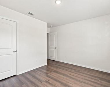 413 E Hull Street - Photo Thumbnail 11