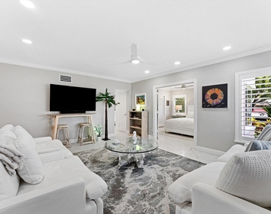 990 Casuarina Road - Photo Thumbnail 8
