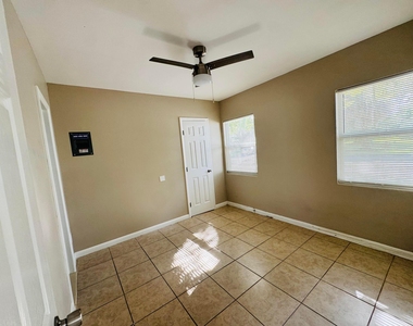 602 Texas Court - Photo Thumbnail 4