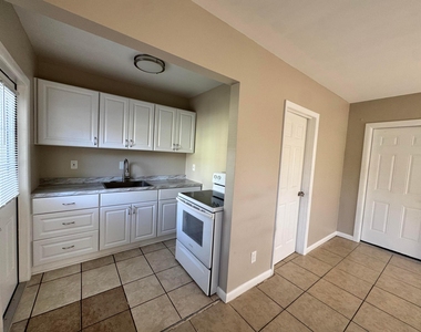 602 Texas Court - Photo Thumbnail 2