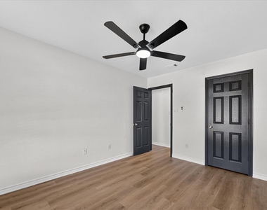 4052 Saint Christopher Lane - Photo Thumbnail 12