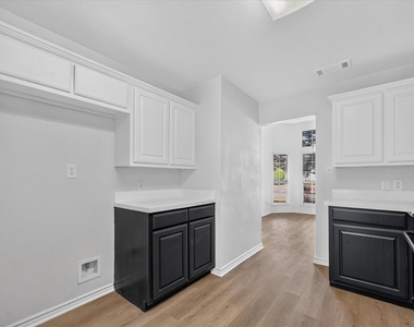 4052 Saint Christopher Lane - Photo Thumbnail 6