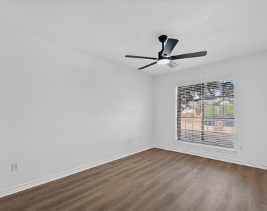 4052 Saint Christopher Lane - Photo Thumbnail 11