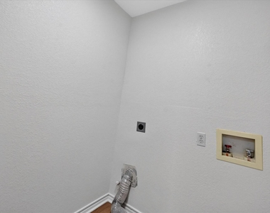 4052 Saint Christopher Lane - Photo Thumbnail 14