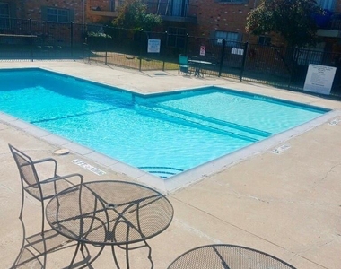 3616 Parkridge Drive - Photo Thumbnail 10