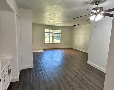 3616 Parkridge Drive - Photo Thumbnail 4