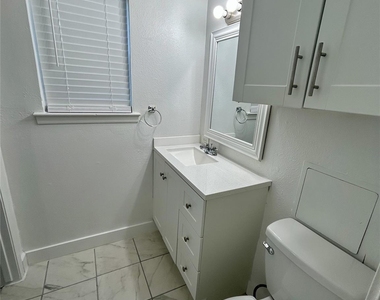 3616 Parkridge Drive - Photo Thumbnail 2