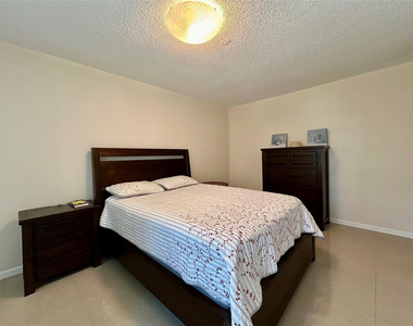 424 N Riverside Drive - Photo Thumbnail 5