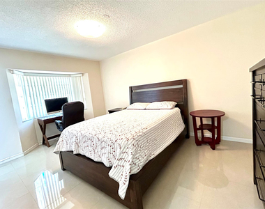 424 N Riverside Drive - Photo Thumbnail 4