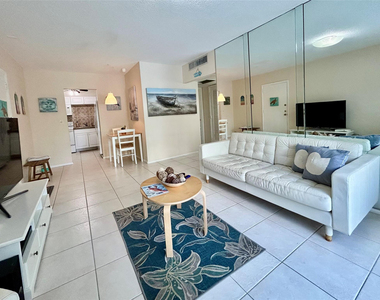 424 N Riverside Drive - Photo Thumbnail 1