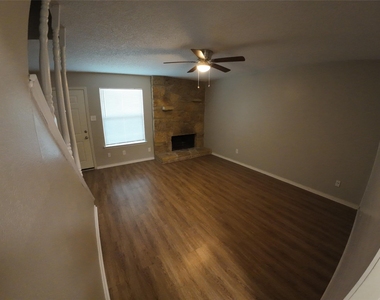 1607 Sun Valley Drive - Photo Thumbnail 3