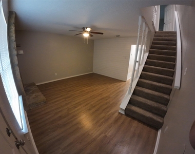 1607 Sun Valley Drive - Photo Thumbnail 4