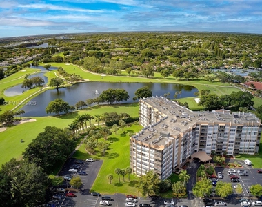 1300 Saint Charles Place - Photo Thumbnail 3