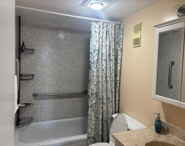 1300 Saint Charles Place - Photo Thumbnail 11