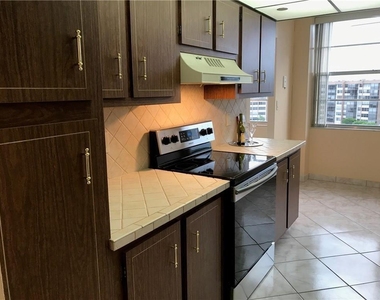 1300 Saint Charles Place - Photo Thumbnail 8