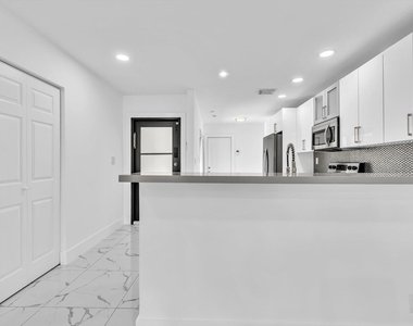 21578 Altamira Avenue - Photo Thumbnail 10