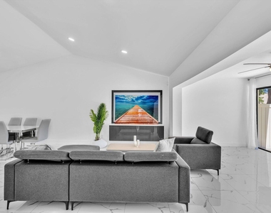 21578 Altamira Avenue - Photo Thumbnail 21