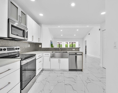 21578 Altamira Avenue - Photo Thumbnail 14