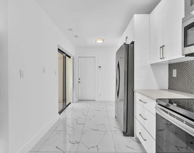 21578 Altamira Avenue - Photo Thumbnail 11