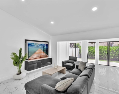 21578 Altamira Avenue - Photo Thumbnail 19