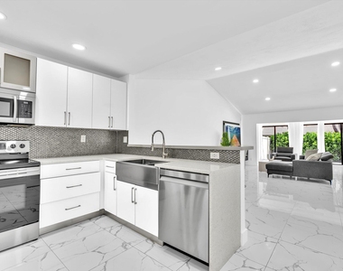 21578 Altamira Avenue - Photo Thumbnail 7