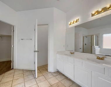 7018 Echo Lake Court - Photo Thumbnail 14