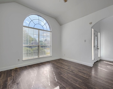 7018 Echo Lake Court - Photo Thumbnail 6