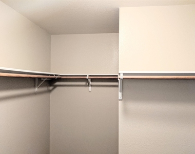 517 Azalea Drive - Photo Thumbnail 13
