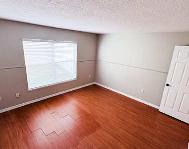 523 Stonewall Avenue - Photo Thumbnail 59