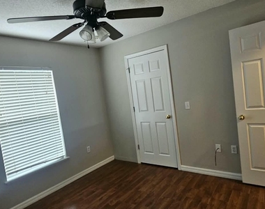 523 Stonewall Avenue - Photo Thumbnail 4