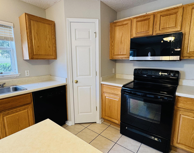 523 Stonewall Avenue - Photo Thumbnail 57