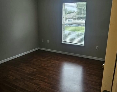 523 Stonewall Avenue - Photo Thumbnail 8