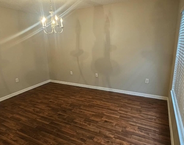 523 Stonewall Avenue - Photo Thumbnail 10