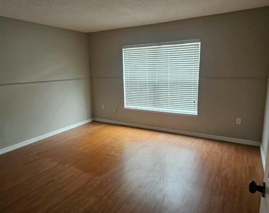 523 Stonewall Avenue - Photo Thumbnail 17
